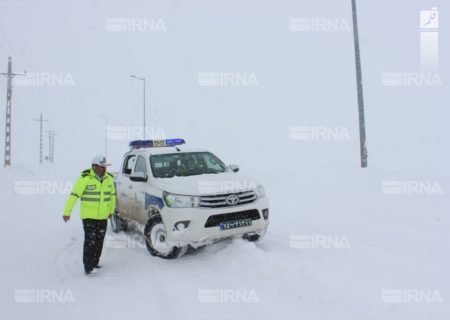 محور ارتباطی نهاوند – نورآباد به علت کولاک برف همچنان مسدود است