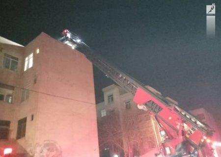 آتش سوزی خوابگاه ۱۰ طبقه در کریمخان تهران ۱۱ مصدوم داشت