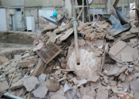 ریزش ساختمان قدیمی در تهران و نجات معجزه آسای کودک از زیر آوار